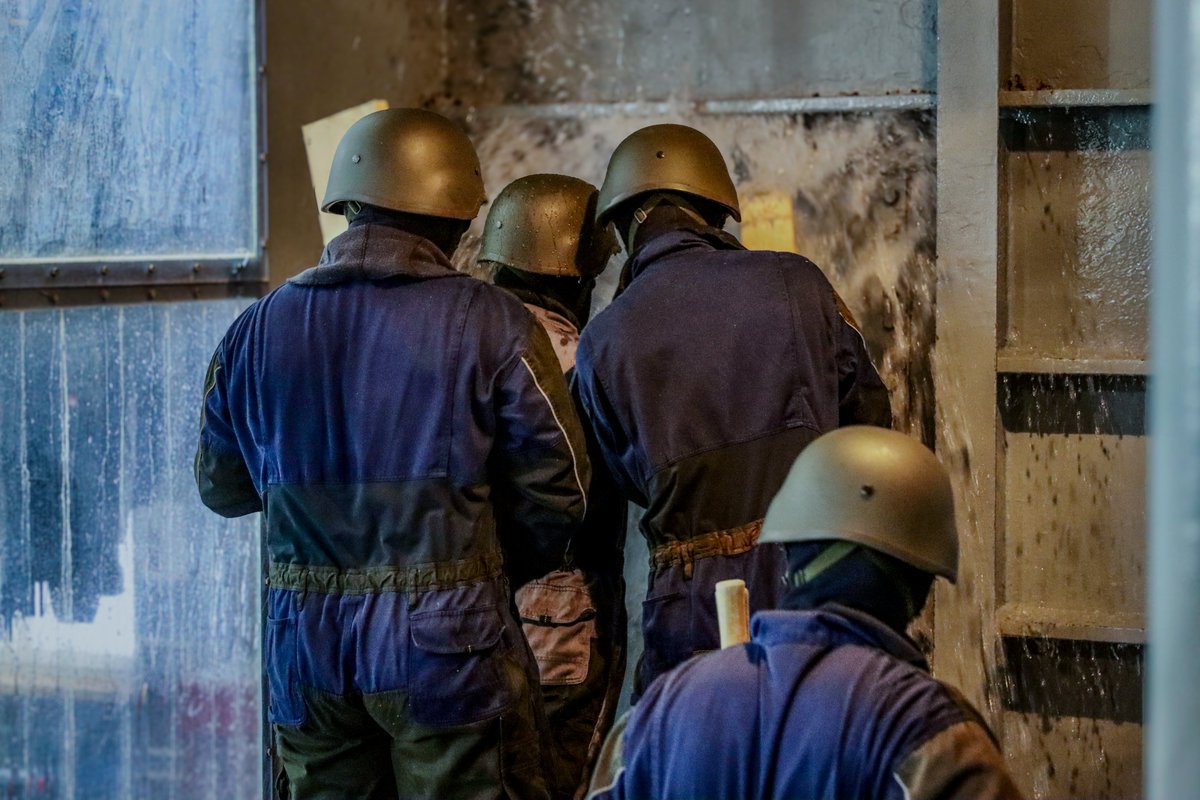 STC_EUMAM_UA's tweet image. 💧When every second counts, teamwork keeps the ship afloat.
Ukrainian trainees practise sealing leaks under real water pressure - a key skill for naval resilience and survival at sea.
 
#EUMAM_UA #DamageControl #EUdefence #NavalSupport #StandWithUkraine