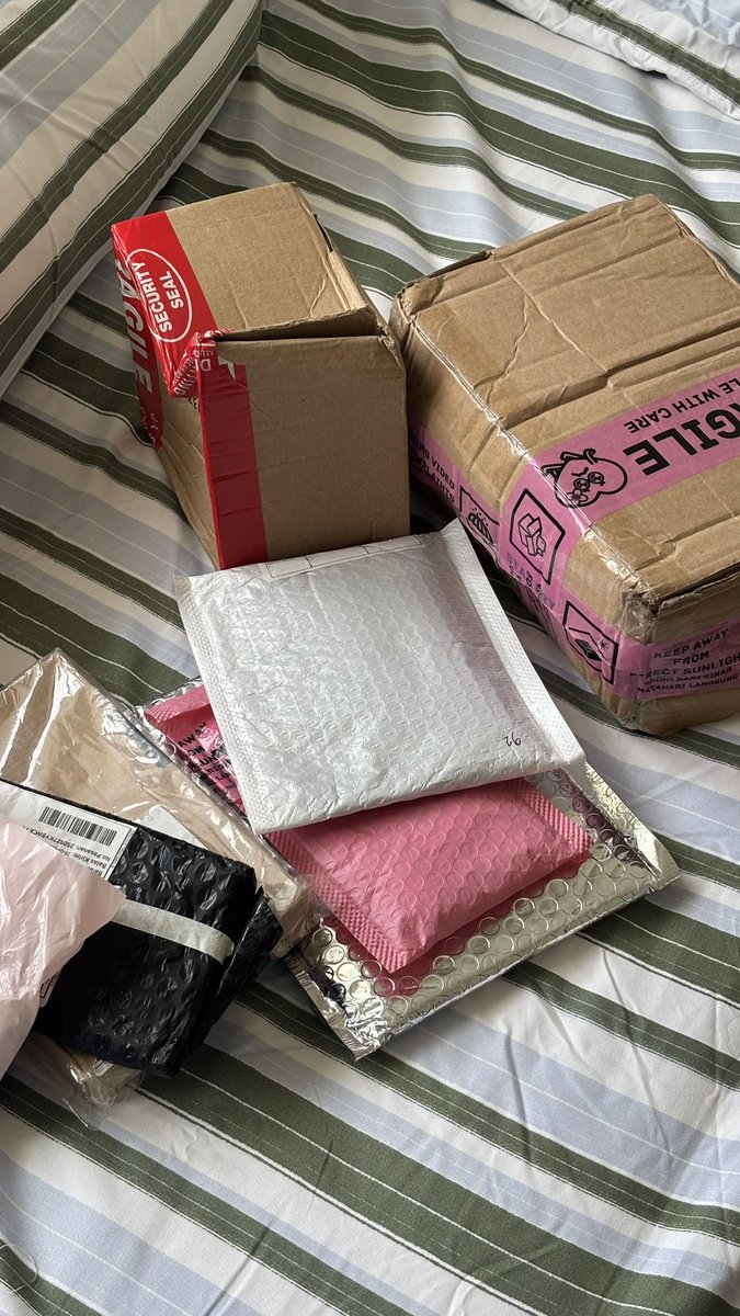 cupidslog's tweet image. udah kayak pr package influencer