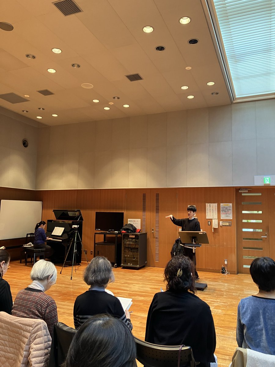 12月に入りました🎅
クリスマスだから歌っているわけではないMessiah🎵サーナの演奏会、次回の演目はMessiahなのです。今日は有名なハレルヤの練習。4声版の音を3声で作り出すのでちょっと響きがおもしろいです。まだ1週目、今なら間に合う！！