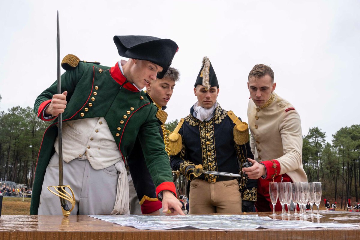 SaintCyrCoet's tweet image. « Il vous suffira de dire : j’étais à la bataille d’Austerlitz pour qu’on réponde : voilà un brave ! » – Napoléon Bonaparte
2S 220
Hommage à la victoire du 2 décembre 1805, symbole du génie militaire français et tradition majeure de Saint-Cyr. 
Chic à Cyr !