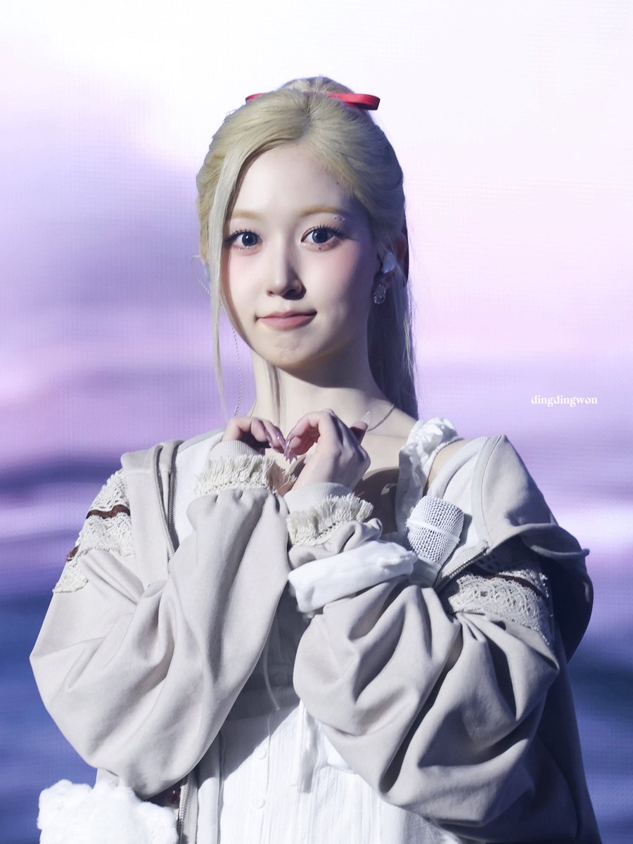 merry_ddw225's tweet image. 251130 ZERO FRONTIER Day2

#HAEWON #NMIXX 
#해원 #엔믹스