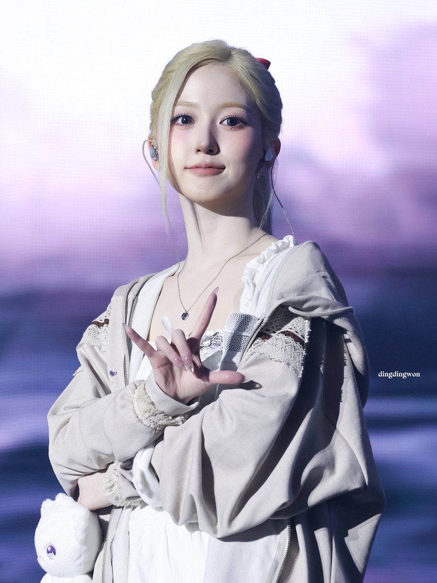 merry_ddw225's tweet image. 251130 ZERO FRONTIER Day2

#HAEWON #NMIXX 
#해원 #엔믹스