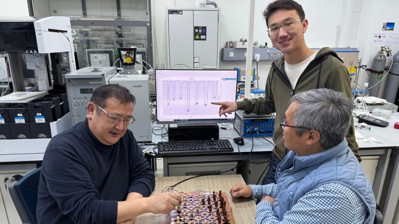 NUedukz's tweet photo. From Chess to Smart Tech: Student Creates Touch-Sensitive Chessboard

A third-year NU chemistry student, Sanzhar Abish, has built an electrically responsive chessboard that can “feel” when a piece is placed on it—an early model of touch-sensing technology
 https://t.co/qg1CrLZMsb https://t.co/OQogFfiIdo