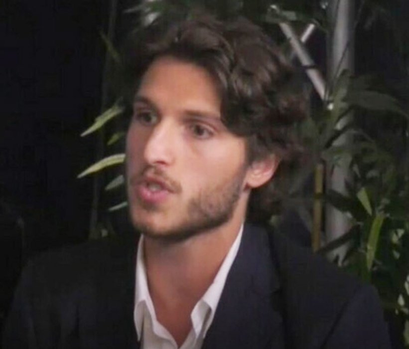 iAmirKhann's tweet image. اس وقت ہمارا سب سے بڑا خوف یہ ہے کہ عمران خان سے متعلق کوئی ایسی سنگین حقیقت موجود ہے جو ہم سے چھپائی جا رہی ہے۔ جب یہ بھی معلوم نہ ہو کہ آپ کے والد زندہ ہیں یا نہیں، تو یہ ایک شدید نفسیاتی اذیت بن جاتی ہے، عمران خان کے بیٹے قاسم خان کا ڈان اخبار میں بیان