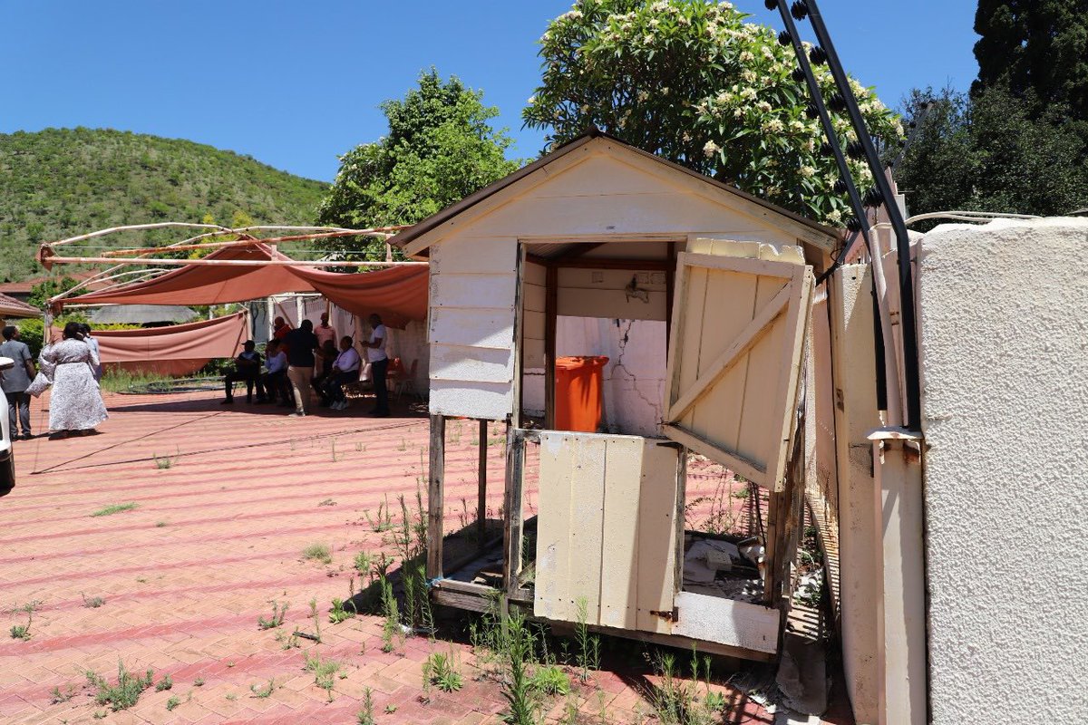 NorthWesTimes's tweet photo. MAYORAL HOUSE WORTH R4 MILLION LEFT TO ROT IN MOSES KOTANE.

A state-owned mayoral house in the Moses Kotane Local Municipality has been left unused for more than ten years and its condition has become a shocking waste of public money.

Even though no one lives there, the municipality is still paying for security, electricity and some maintenance, using resources that are already limited.

The house was originally bought between 2002 and 2004 for around R4 million. But during a recent oversight visit, provincial whip Sylvia Sithole revealed that its value has now dropped to about R1.35 million.

The huge loss is linked to serious damage to the property, including big roof problems, plumbing failures and other structural defects. Fixing the house would cost more than R2 million the same amount the municipality uses for its entire yearly infrastructure maintenance budget.

Residents and officials say the situation shows how poor planning and neglect continue to affect service delivery in the North West.

#NORTHWESTIMES 
#PEOPLEMUSTKNOW