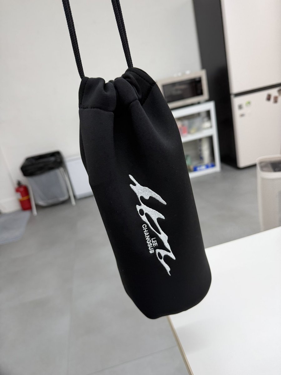 zanmang_e's tweet image. 소중한 마따봉? 짱카롱봉? 파우치
공구하면 함께 구매하실분 있어여..?