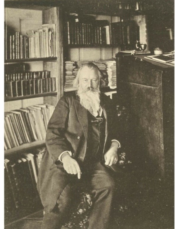 #2dicembre 1889
 Johannes #Brahms fu registrato da un rappresentante di Thomas #Edison  Le registrazioni includevano le misure 13-72 della “Hungarian Dance No.1”.
 Fu un’importante pietra miliare nella storia della registrazione musicale

 #almanaccomercury