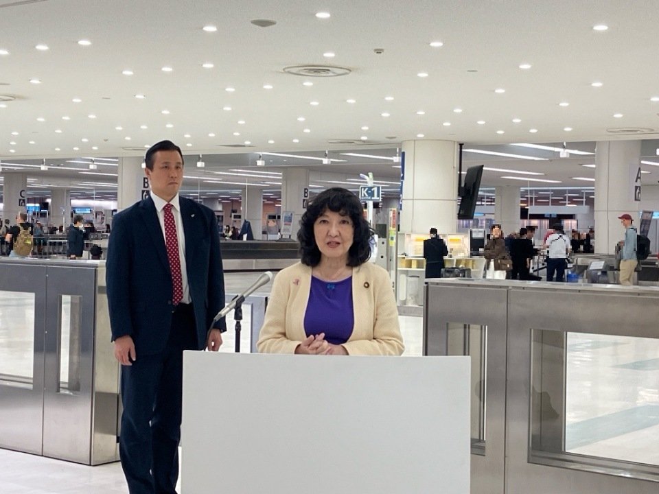 MOF_Japan's tweet image. 本日、片山大臣は、東京税関羽田支署において、羽田空港における旅客の出入国の状況や、税関の水際取締り等の対応を視察しました。
#税関 #空港