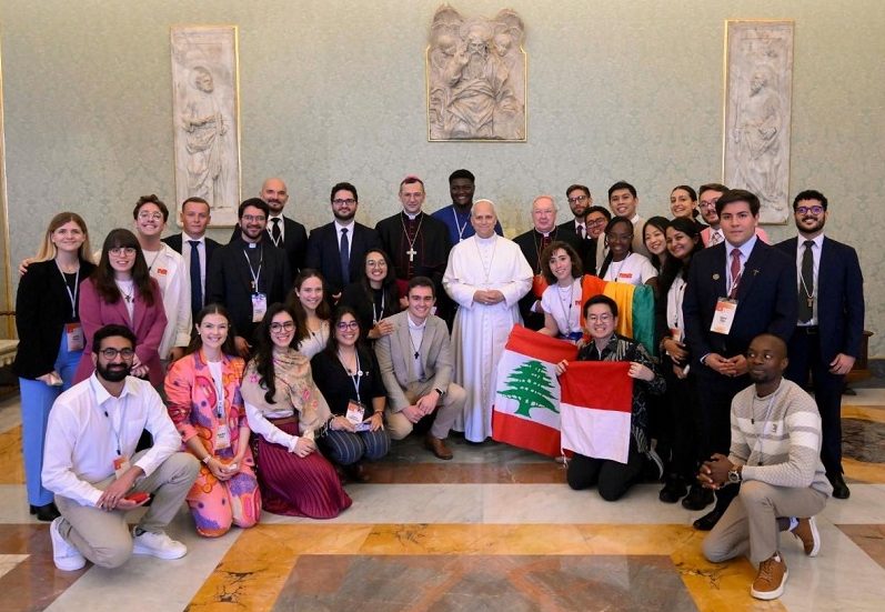 أجمل وأروع مشهد.. لقاء البابا بالشبيبة في بكركي. "الحبّ قادر على معالجة جروح الجميع.. كونوا مصدر الأمل ولبنان سيزدهر مجدّداً". شكراً #بابا_لاون