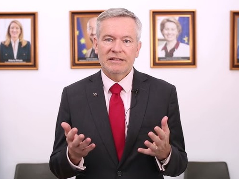 EU warns foreign disinformation threatens Nigeria’s democracy and media, urging stronger verification and training for journalists. ow.ly/wjS6106r6VY