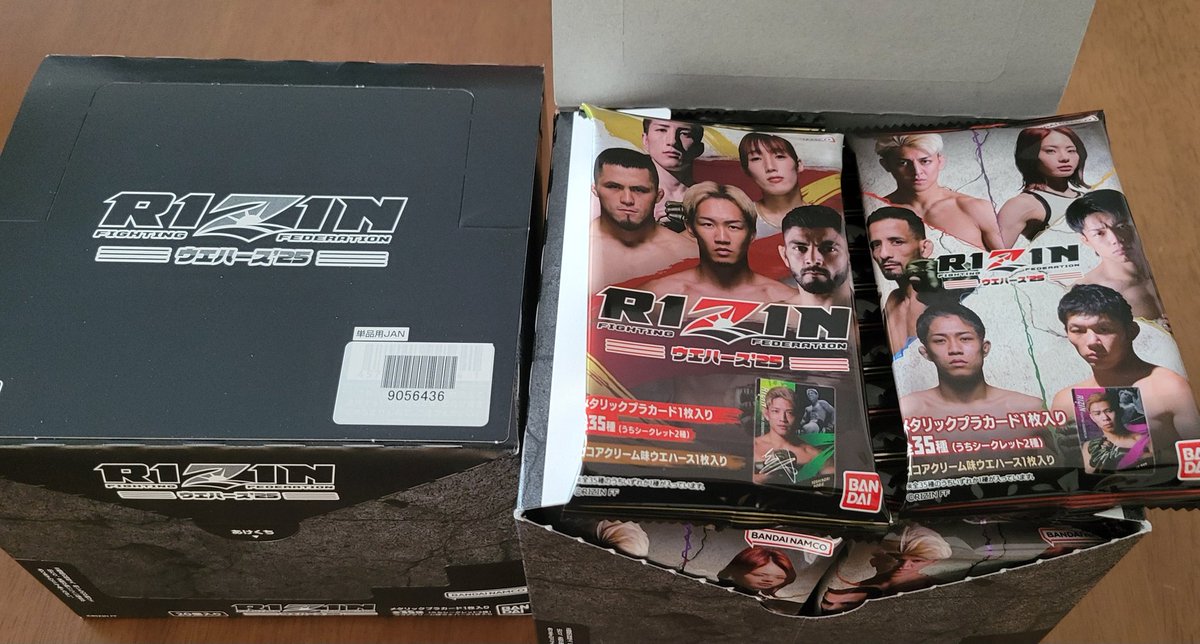 RIZINウエハース箱買い届きました！ 去年は3箱買って、揃わない上に