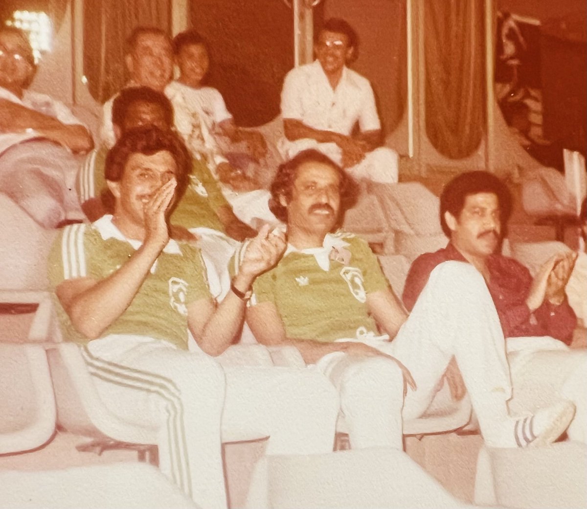 العودة لذكريات الماضي مع رجال كتبو لوطنهم اجمل الأنجازات بمختلف مهامهم في زمنهم العمل الاداري و الفني وتركو بصمة واضحة لتاريخ قد يغيب عن ذاكرة الجيل الجديد