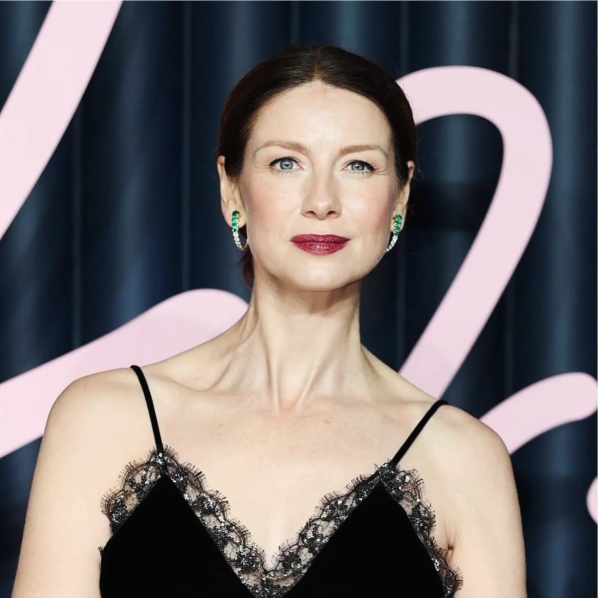 At the British Fashion Awards in London, Caitríona shone with that unmistakable grace of hers. Black velvet, refined details and a presence that fills the room without trying. She turns every red carpet into a moment of pure charm.

#CaitrionaBalfe   #BritishFashionAwards #London