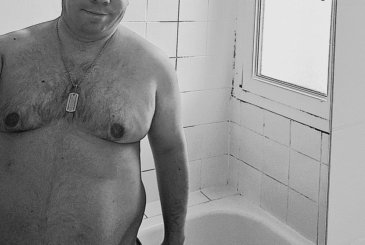 Derrière ce miroir ce n'est pas juste un reflet, c'est une histoire, des cicatrices, des victoires... une âme qui se bat pour exister 🙏
#TousLesCorpsSontBeaux
#MardiMiroir
<a href="/JoliesFormes8/">Jolies Formes Anais & Thomas 🌹</a> 
<a href="/CitationJo31854/">JolieCitation</a> 
<a href="/OrgasmicGroup/">Virtual Orgasmic Group 22k 🔞</a>