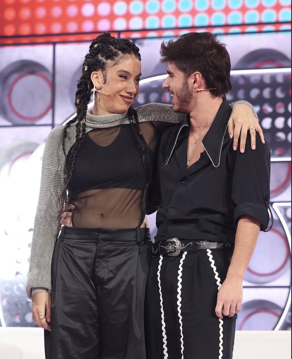 Una de ellos ya está fuera y el otro está a nada y todo por culpa de que en esta red social se decidió que como ellos no eran sus favoritos, no debían estar en la final. 
Lo habéis conseguido, disfrutad de vuestra final, esto es vergonzoso
#OTDirecto2D