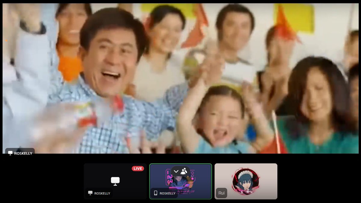 Aunque parezca algo tonto siempre habia querido estar en llamada con alguien compartiendo aunque sea tonterias y hoy aparentando ser un dia mas paso... 🖤