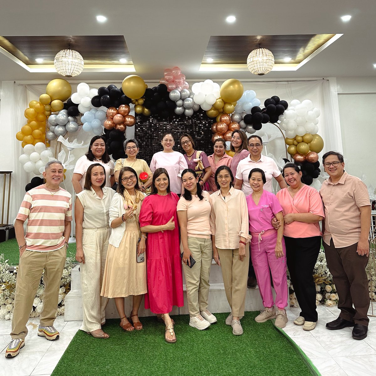 kiddydoc67's tweet image. #aboutlastnight ‘s first #christmasparty2025🎄✨ 
📍M.Y.Diners

Taal-Lemery PediaCircle 🩺👨🏻‍⚕️👩🏻‍⚕️🧸👶🏻