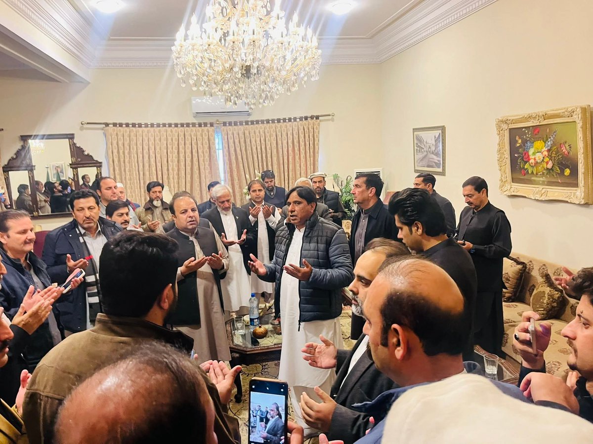 ahmad__bobak's tweet photo. 🚨 خیبرپختونخوا ہاؤس اسلام آباد میں دعائے خیر کے بعد ایم پی ایز اسلام آباد ہائیکورٹ روانہ https://t.co/rLOFaOtpx0