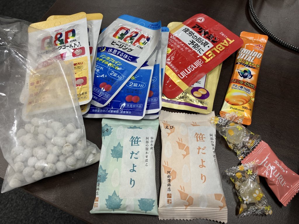 仙台旅行のお土産を配るドライバー。
ディズニーのお土産を配るドライバー。
塩豆を突然みんなに配るドライバー。
栄養物資をたくさんくれるドライバー。
みんな優しいなぁ。
軽貨物会社でこういうカルチャー勝手に作られてることってなかなかないと思うから大事にしたい。