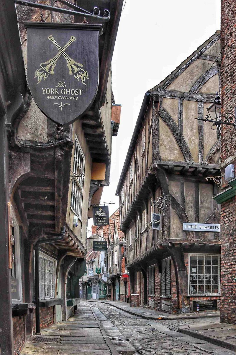 nadidefotograf's tweet image. Avrupa'nın en iyi muhafaza edilmiş ortaçağ sokağı 
📍The Shambles, York, İngiltere.