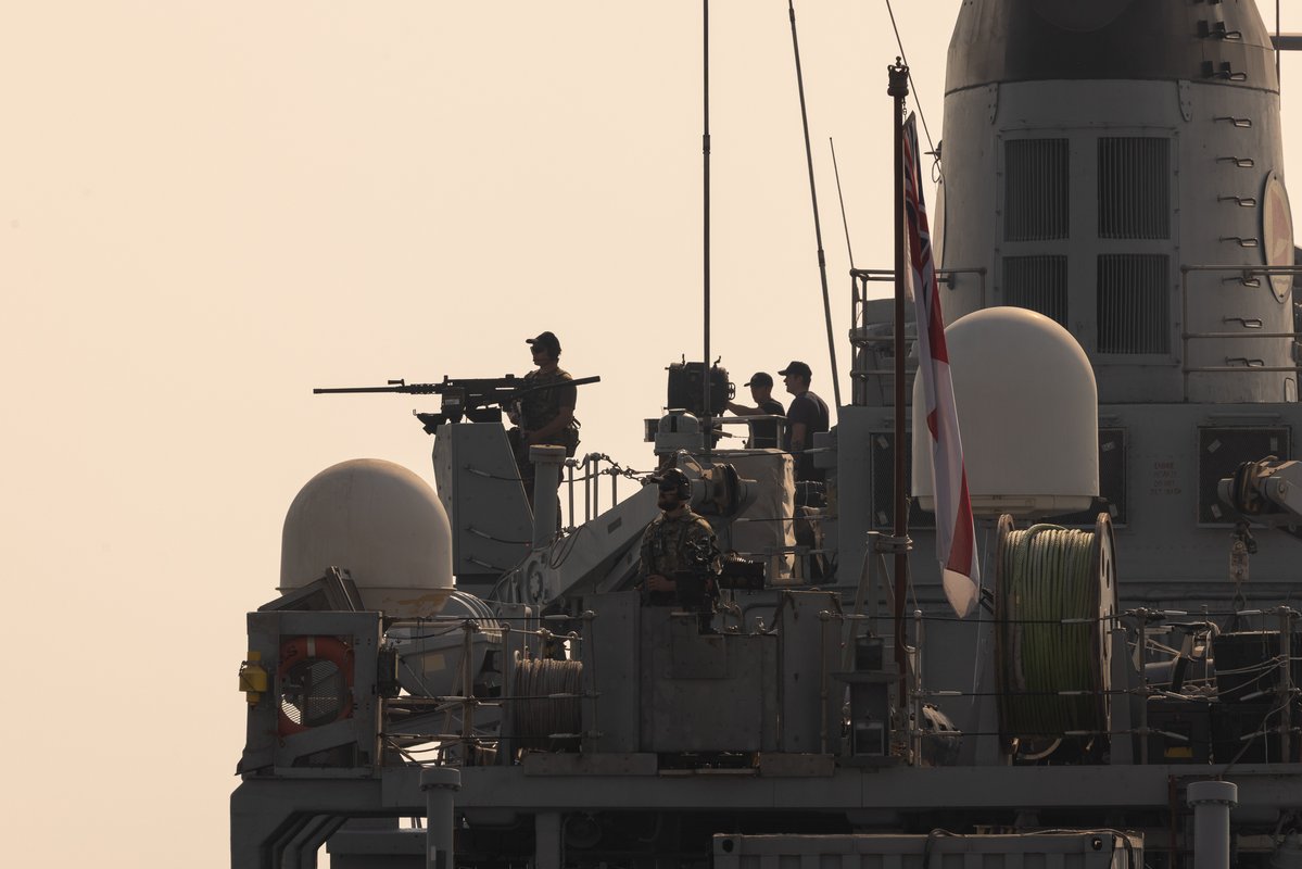 Teamwork makes our mission possible

💪⚓️ From navigating challenging waters to using advanced sonar, remote underwater vehicles &amp; divers to neutralise seabed threats, every crew member plays a vital role. 

Trust, skill, and unity keep the seas safe. 

#RoyalNavy #Teamwork