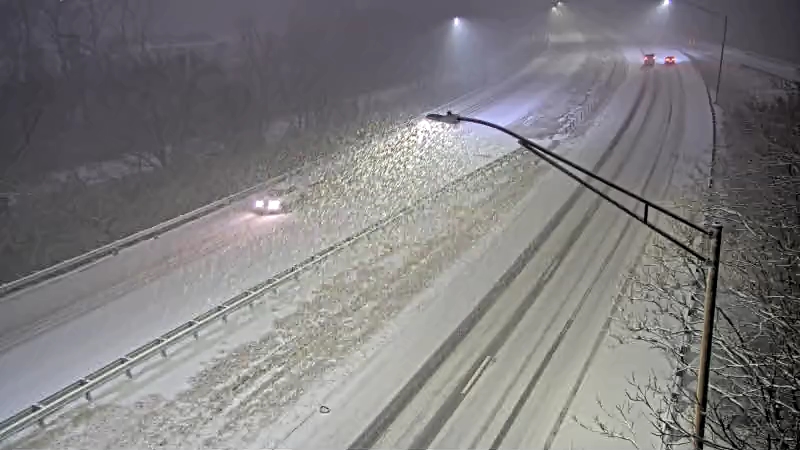 Kentuckyweather's tweet photo. Dang, Louisville, save some snow for the rest of us. #SnowGlobe #kywx https://t.co/qUH2wKJEHf