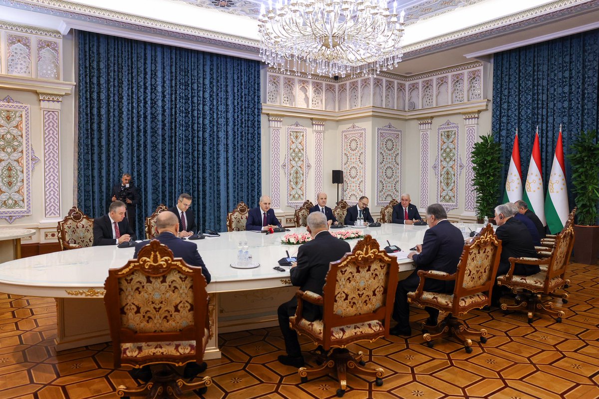 Tacikistan Cumhurbaşkanı İmamali Rahman’a şahsıma ve heyetime gösterdiği hüsn-ü kabul için şükranlarımı sunuyor; ziyaretimizin, Türkiye-Tacikistan arasındaki ikili ilişkilerin ve iş birliğinin her alanda güçlenmesine vesile olmasını diliyorum. 🇹🇷🇹🇯