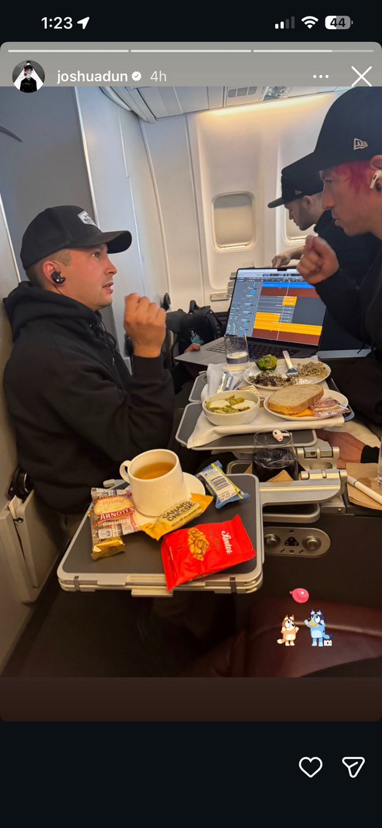 Evie |-/ tweet media