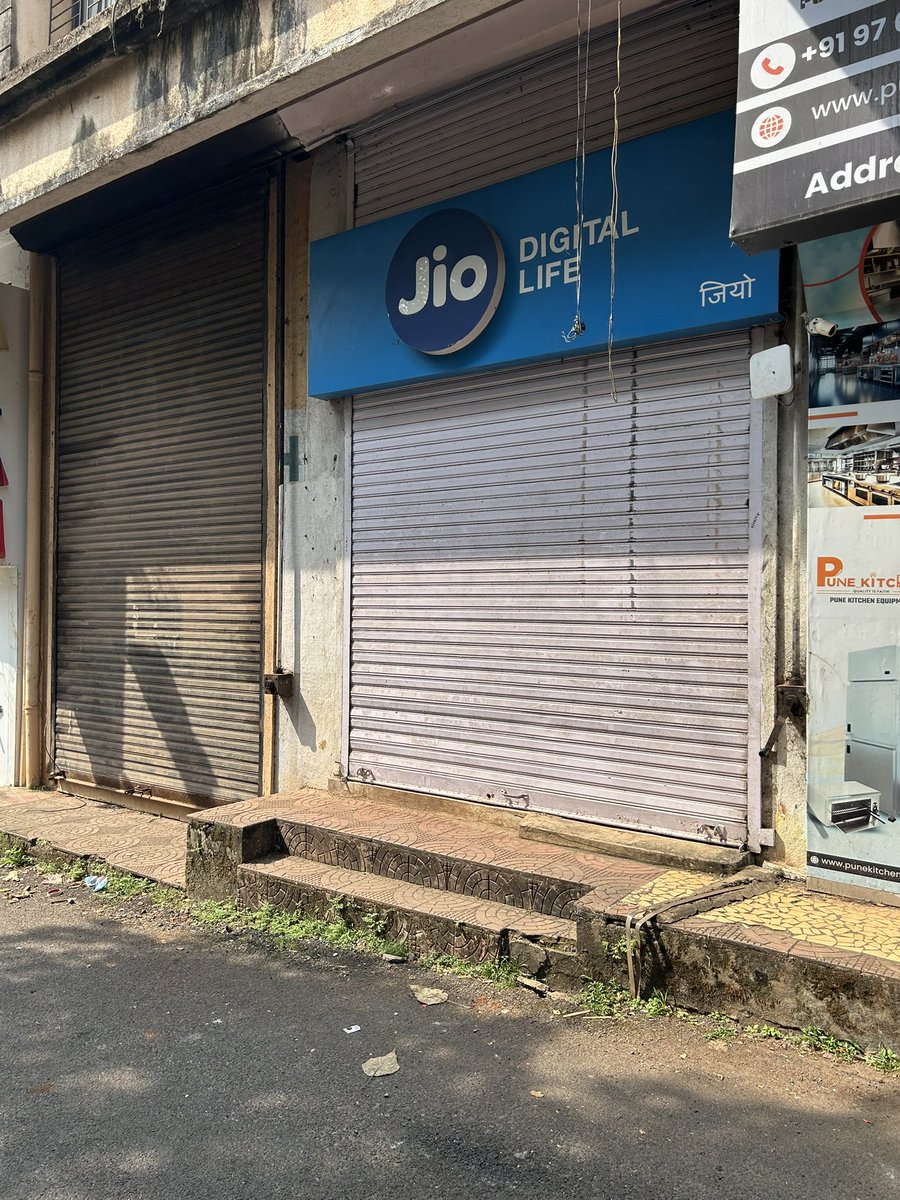 Deepkar's tweet photo. @JioCare Your center in goa, mapusa is closed at 12:19 on a tuesday https://t.co/TR6dhQI9ms