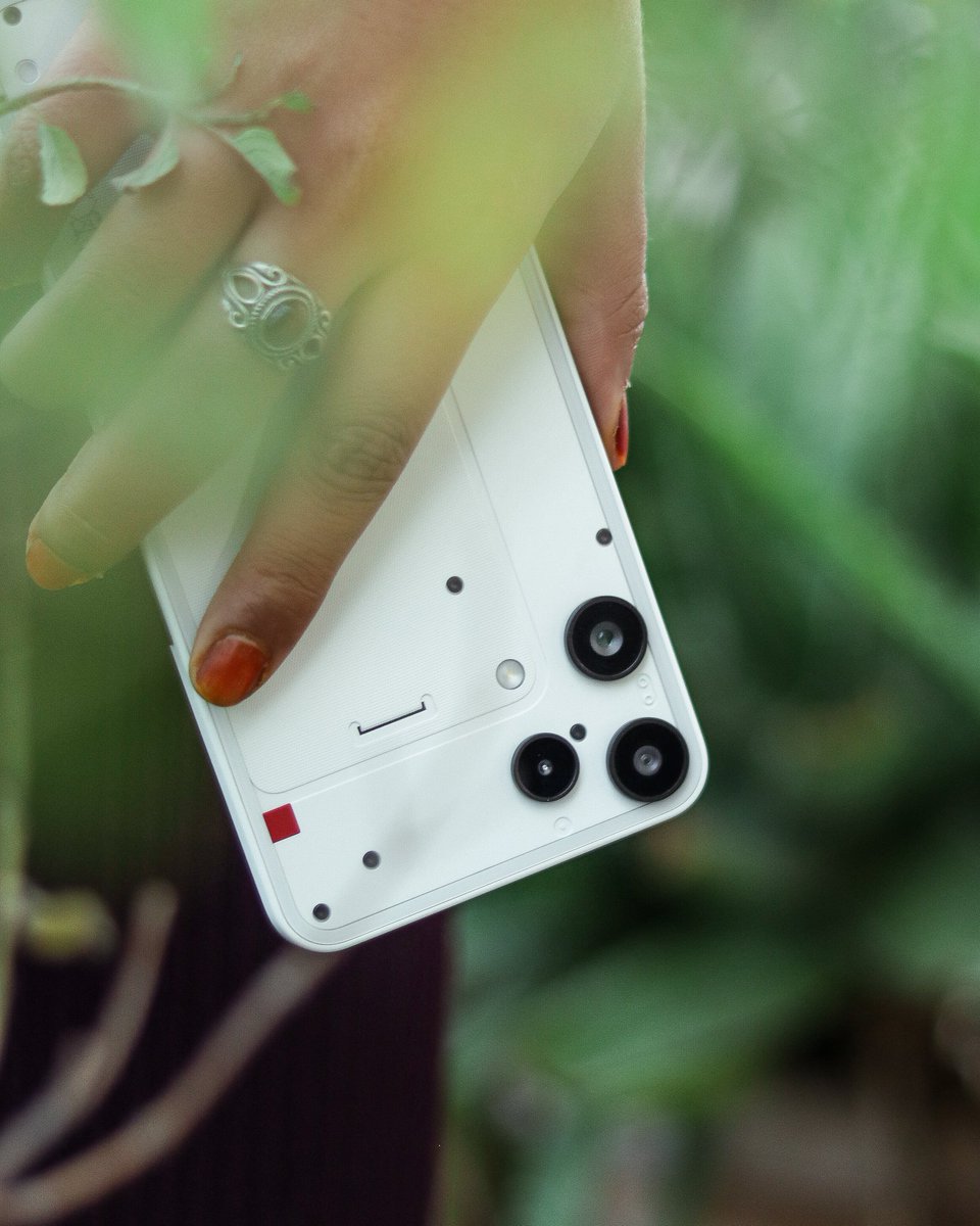 its_sa_nam's tweet photo. From the first Nothing device to the 3a Lite, one thing has stayed constant,that transparent aesthetic.
Simple, striking, and truly unique in the smartphone world. 

#NothingPhone3aLite #NothingDesign #TransparentDesign #NothingPhone #NothingAesthetic #NothingCommunity https://t.co/KYdEN0NuXc