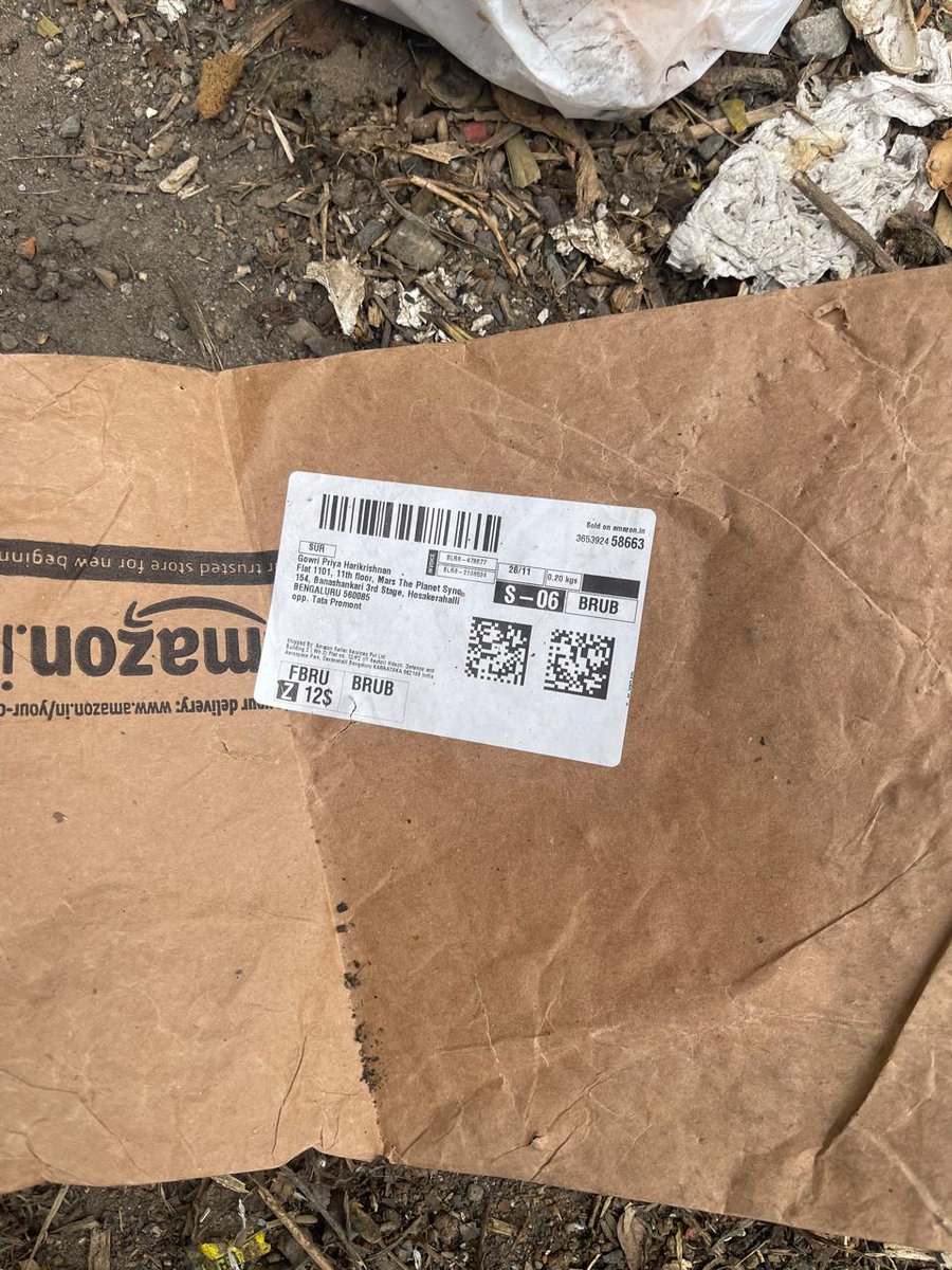 Digitalgurublr's tweet image. dear @GBAChiefComm please find this lady and educate that not dump garbage road side, her amazon order cover lying on road with other garbage. Gowri Priya Harikrishnan, ittamadu road  @BlrCityPolice @News9Tweets @nabilajamal_ @ndtv @ShivAroor @DKShivakumar @GBA_office
