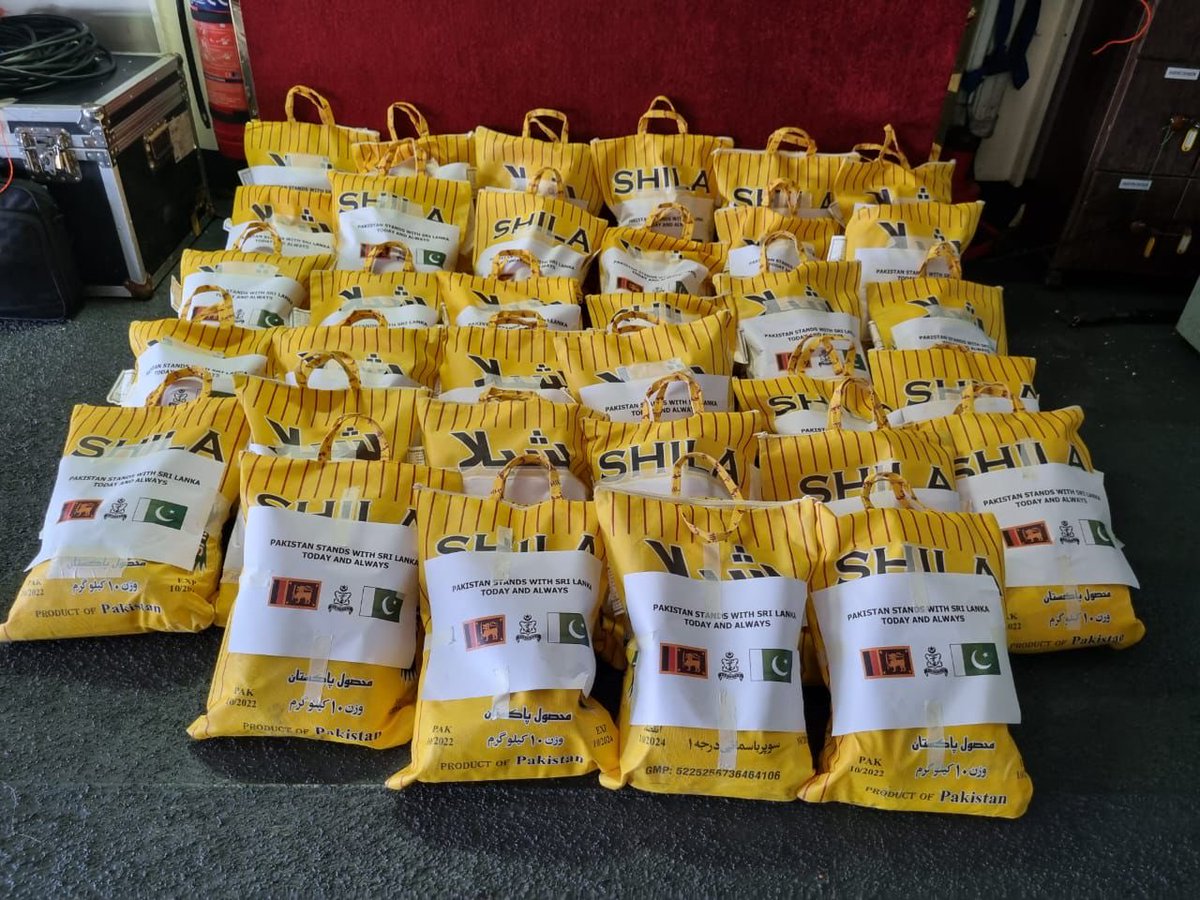 ItsShubhangi's tweet image. Pakistan is sending expired food items for the cyclone struck Sri Lankans. 

(Picture by the Pakistani High Commission in Sri Lanka)