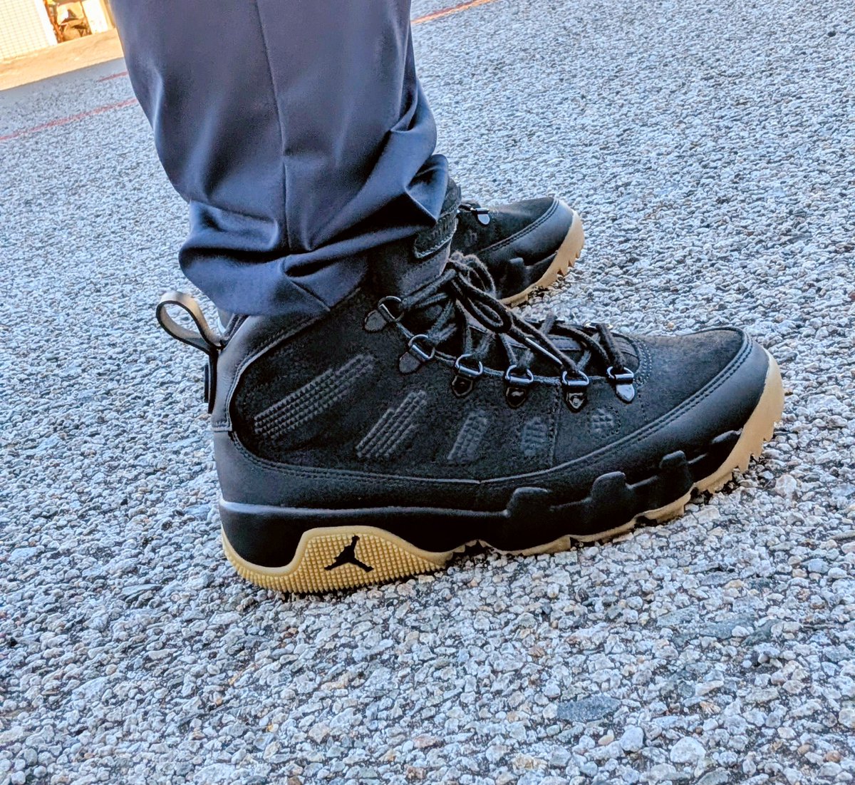 pluseven7's tweet photo. Air Jordan 9 Boot NRG

穿去當工作鞋督勤 https://t.co/L4bfEJykNA