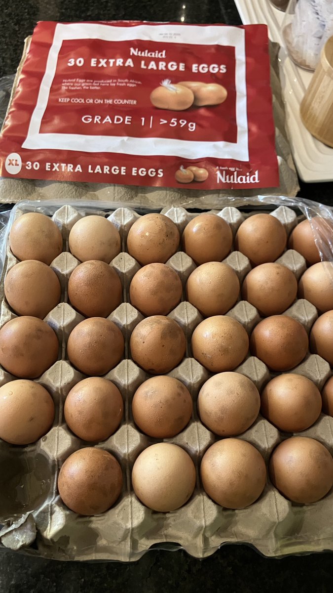 . <a href="/CheckersSA/">Checkers</a> First time I have had to wash my eggs before cooking. 😁🧐
