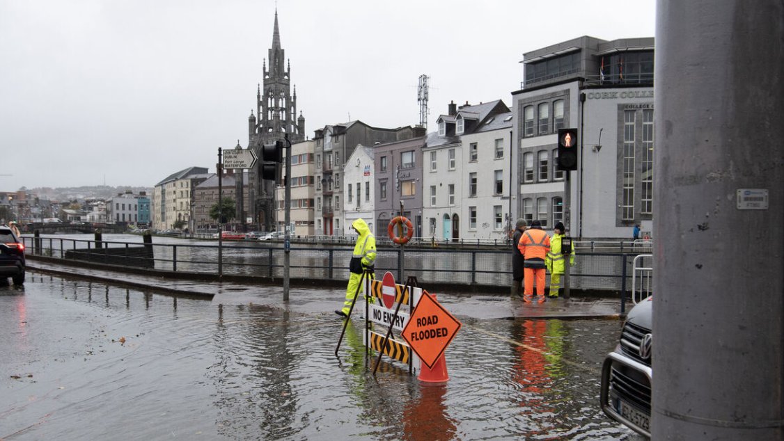 StreetArtInk's tweet image. Your feedback matters. 🌧️
Big funding news coming soon which means that In 2026, #Floating Voices will bring artists + scientists in residence to Irish communities to explore flooding, climate impact &amp;amp; co-create local responses.
#ClimateAction #CommunityArts