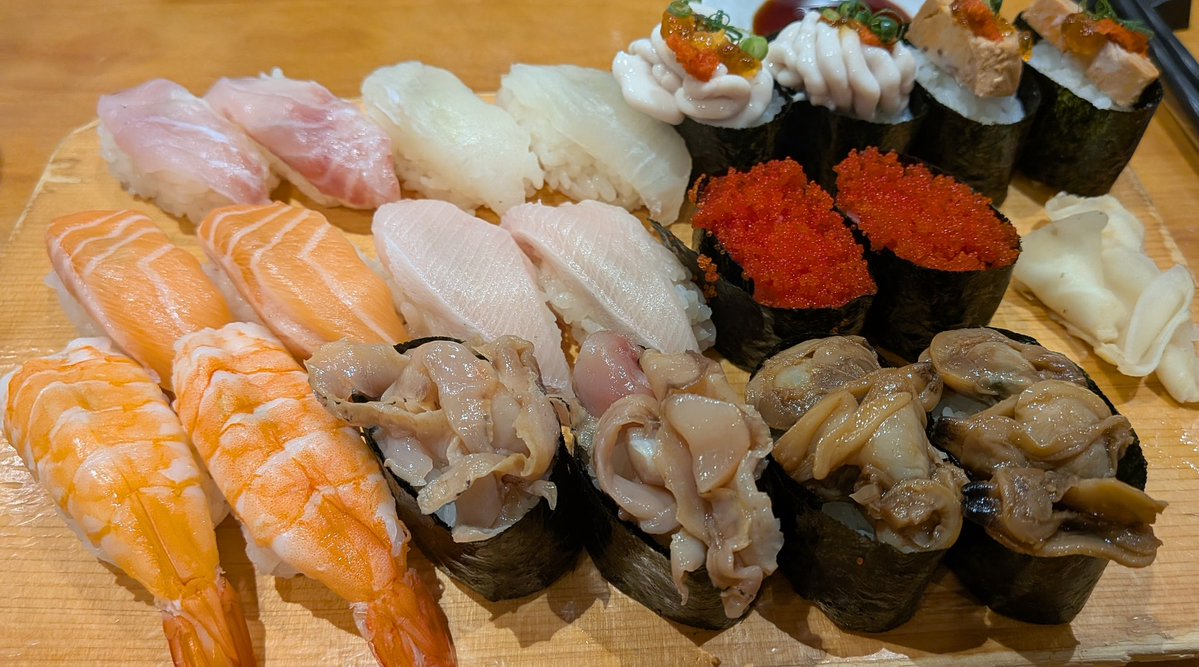 UpaAddictedinbg's tweet image. 12月後半ディーラー出没予定🃏

2㈫21:30〜朝方
六本木 @pj_roppongi さん

11〜14
大阪 @TopofPoker さん

26〜31
大阪 @i_love_poker__ さん（未定）

40代のジジDを雇ってくださる稀有なアミュカジ様・大型大会様に感謝いたします✨

他はお声掛けいただければ当欠ヘルプ対応◎

あーそーぼ🎶