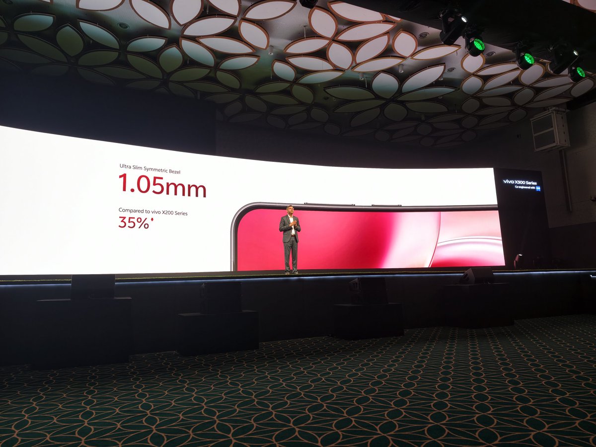 stufflistings's tweet image. vivo X300

Unibody 3D Glass design.
Ultra slim symmetric bezel.
#vivo #vivoX300Series #ZEISSImageGoFurther