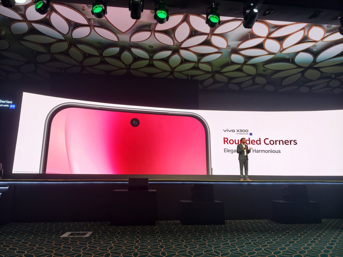 stufflistings's tweet image. vivo X300

Unibody 3D Glass design.
Ultra slim symmetric bezel.
#vivo #vivoX300Series #ZEISSImageGoFurther