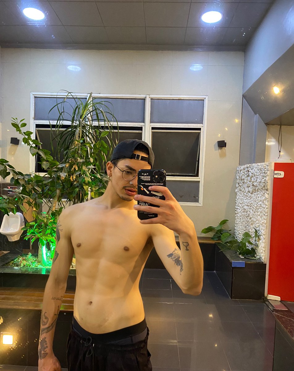 Primeiro dia de academia, até maio eu vou estar tão gostoso que eu só vou querer pegar padrão