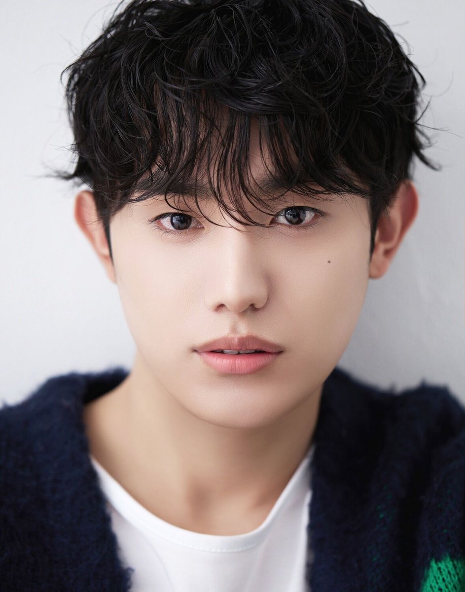 SBS_star's tweet image. “OnlyOneOf Mill Reintroduces Himself as Actor Lee Yong-soo, Signs with Management RUN
👉 Read full story here : sbsstar.net/article/N10083…

#mill #onlyoneof #leeyongsoo #celeb #SBSStar #KEntertainmentNews
Follow @SBS_star for more updates!”