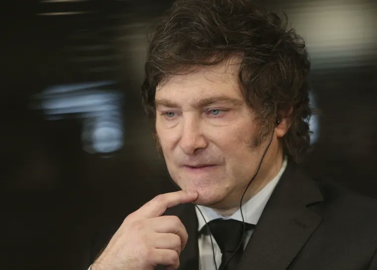 cosmos935's tweet image. RAÚL JALIL TIENE EN JAQUE EL #PODER DE #MILEI EN #DIPUTADOS
El equilibrio de poder en la Cámara de Diputados Argentina, depende de una única y tensa definición provincial: la del gobernador de #Catamarca
ver más en fmcosmos.com/noticias/2025/…