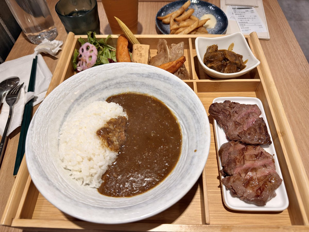 這家咖喱真的是感受得出用心
我每次都點不一樣的（去三次了
但都有不同的驚喜