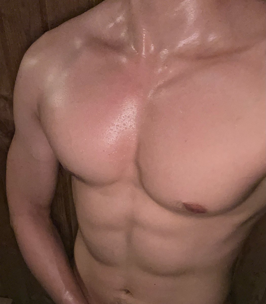 Pat pat 無咁實 心口唔夠厚 腹唔明顯
要被監督