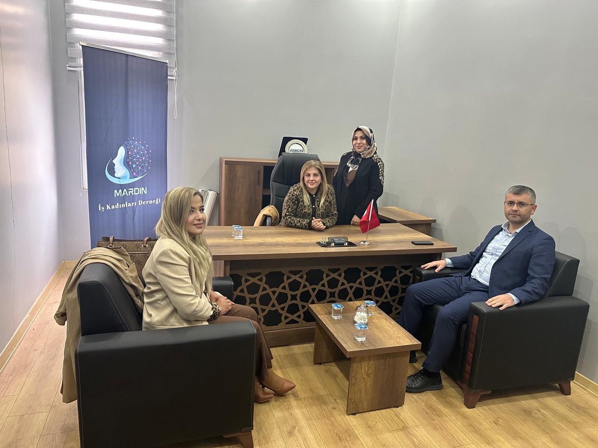 Müdürlüğümüzce Merkezi Artuklu ilçesinde kurulu olan Mardin iş kadınları derneğini ziyaret ettik. <a href="/icisleriSTi/">Sivil Toplumla İlişkiler Genel Müdürlüğü</a> <a href="/Mardin_Valiligi/">Mardin Valiliği</a>