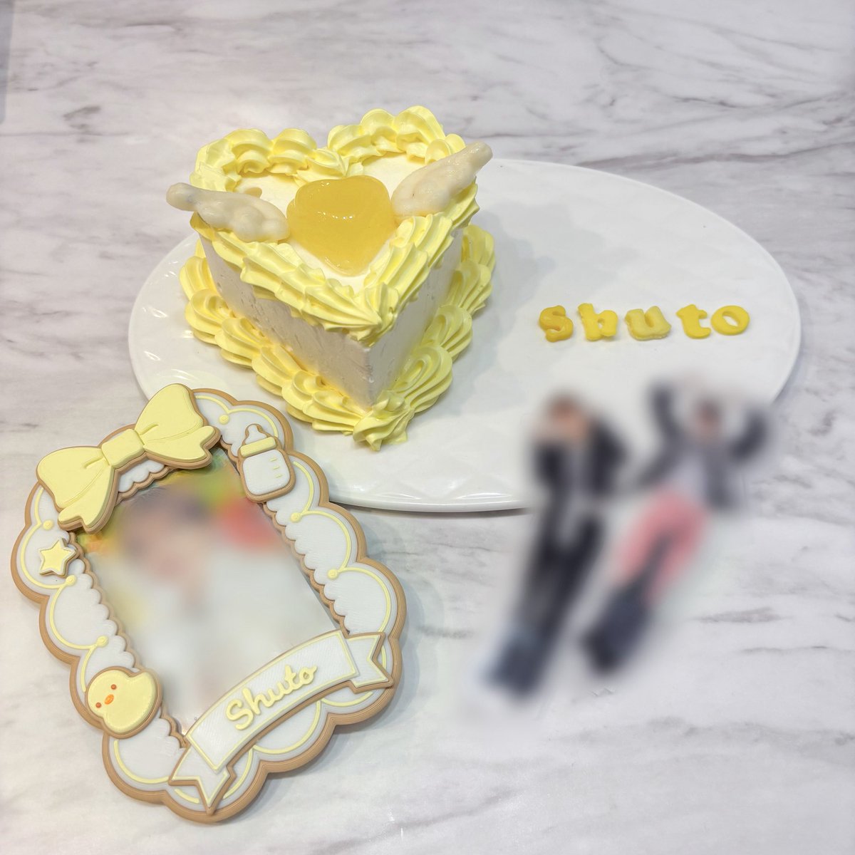 アイシングクッキー風トレカケースのお写真です🍪🎀
3Dプリンターで制作したオリジナルデザイン₊᧔ෆ᧓ 
素材はプラスチック(PLA)です！
通販では名入れもできます💞^›⩊‹^ ੭
paloon.official.ec