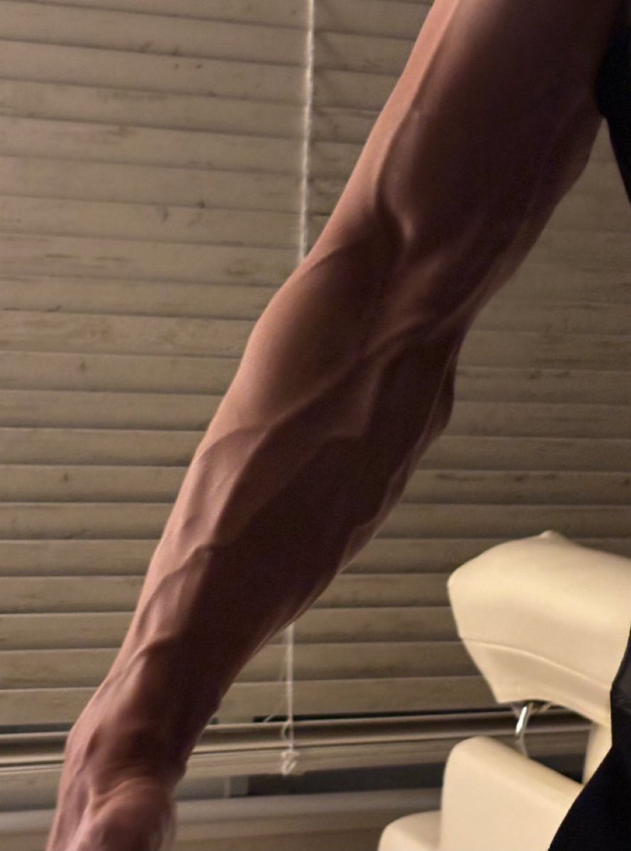 fitboyadam's tweet photo. Post arms day 💪🏼 https://t.co/Zrt3JMmzCw