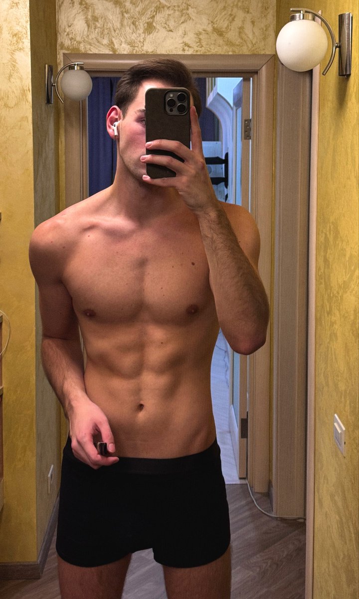 litmate_cb's tweet photo. fan of mirrors... https://t.co/fMLw0HTLig