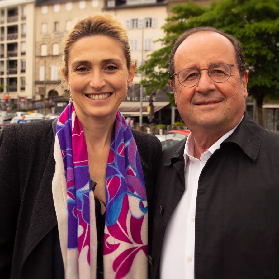 gauchecaca's tweet image. Les deux Algériens qui avaient cambriolé le domicile parisien de François Hollande et Julie Gayet le 22 novembre dernier ont été mis en examen et ecroués.
La Justice souvent très lente semble bien plus rapide dans certains cas.
Le totem d&apos;immunité que constitue la nationalité…