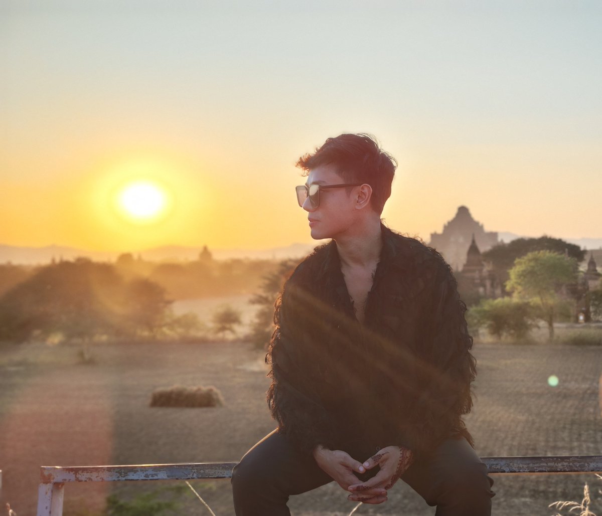 hlynemin's tweet photo. I told sunset about you https://t.co/uhoNPz1ZvZ