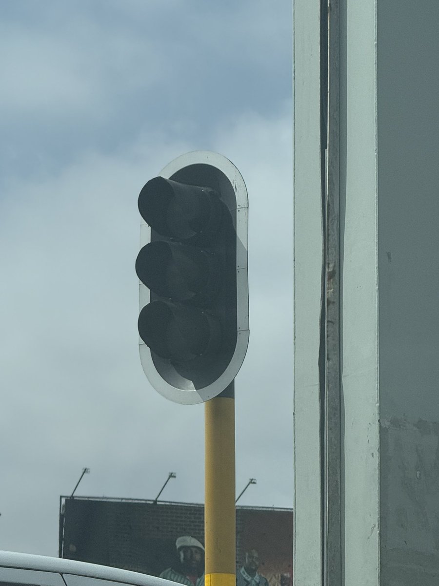 JusstAlpha's tweet image. It was good while it lasted. G20 is gone, Grayston Drive (Sandton) traffic lights back to factory settings. Agh